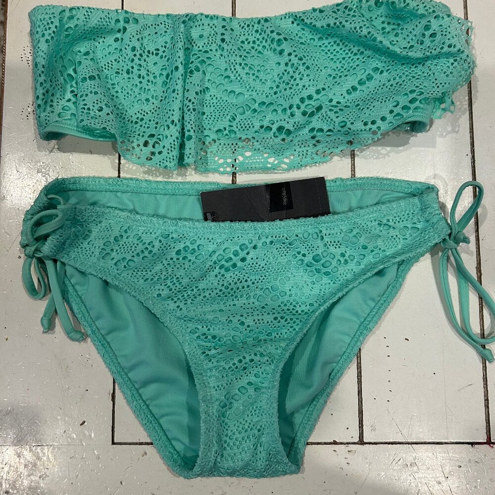 MOSSIMO-GREEN KNIT TWO PIECE SWIMSUIT Size Medium